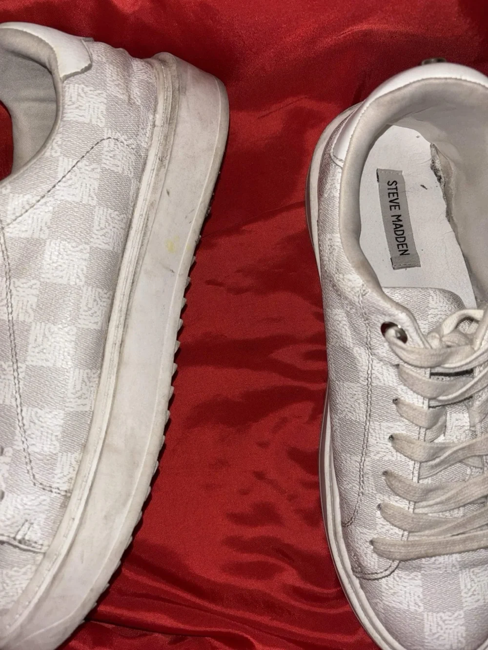 Steve Madden Off-White Logo-Print Low Top Sneakers